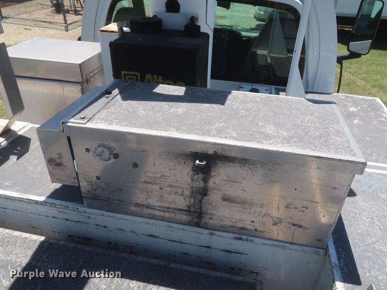 image for item IO9092 2009 GMC C5500  bucket truck