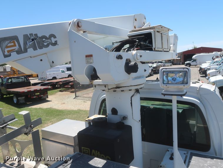 image for item IO9092 2009 GMC C5500  bucket truck