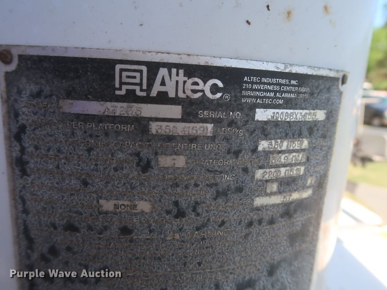 image for item IO9092 2009 GMC C5500  bucket truck