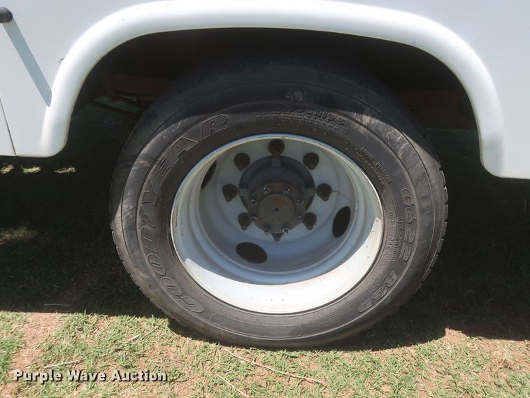 image for item IO9092 2009 GMC C5500  bucket truck