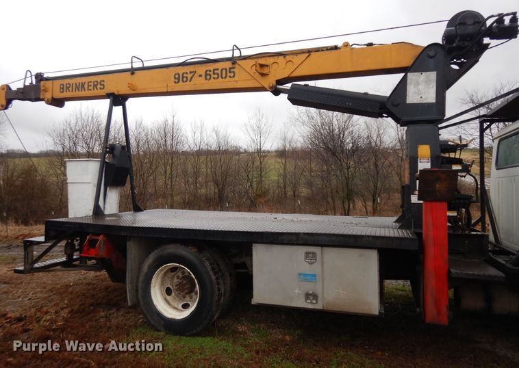 image for item IP9103 1998 International 4700  crane truck