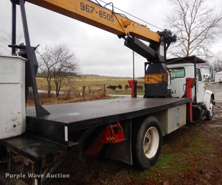 image for item IP9103 1998 International 4700  crane truck