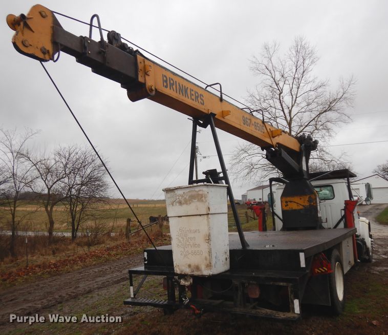 image for item IP9103 1998 International 4700  crane truck