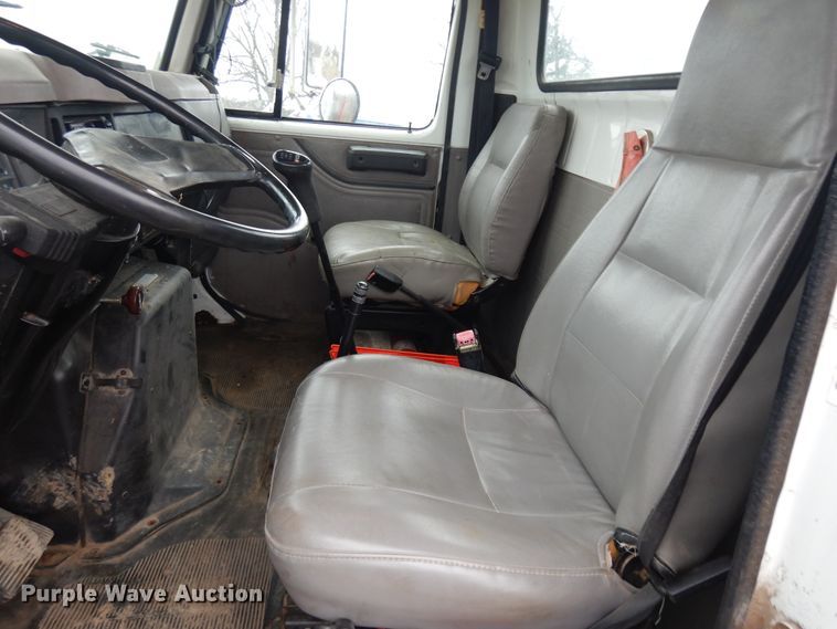 image for item IP9103 1998 International 4700  crane truck