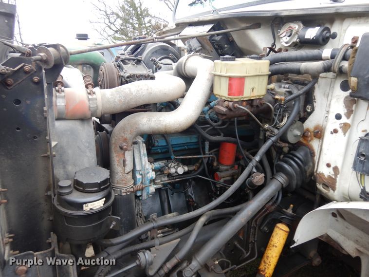 image for item IP9103 1998 International 4700  crane truck