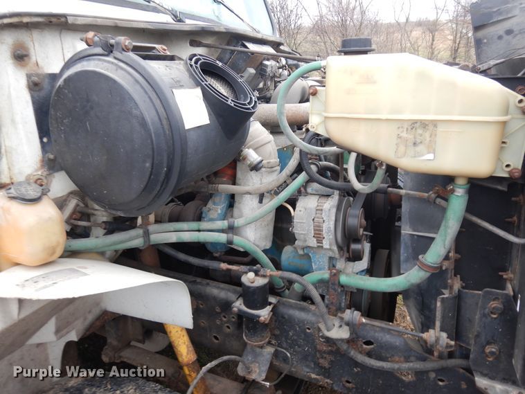 image for item IP9103 1998 International 4700  crane truck