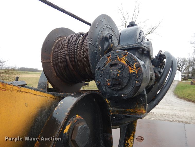 image for item IP9103 1998 International 4700  crane truck