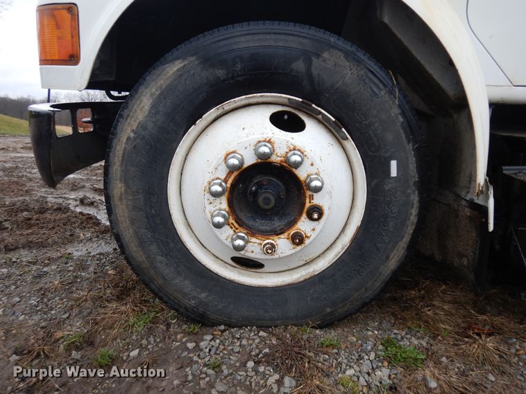 image for item IP9103 1998 International 4700  crane truck