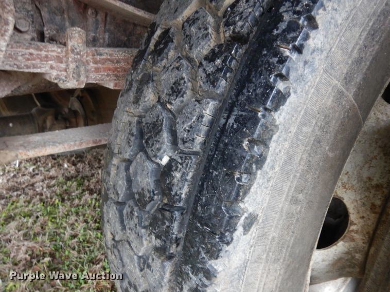 image for item IP9103 1998 International 4700  crane truck