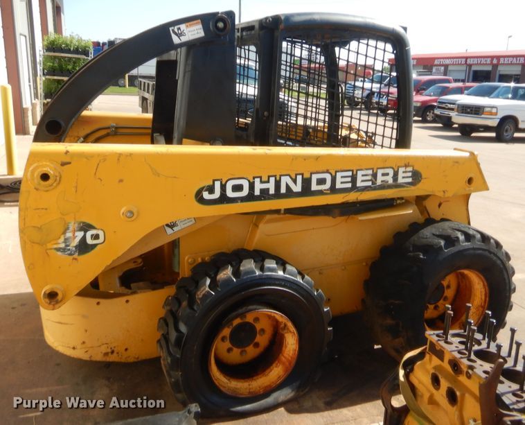 image for item IP9769 John Deere 270  skid steer