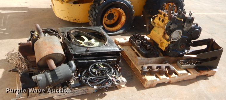 image for item IP9769 John Deere 270  skid steer