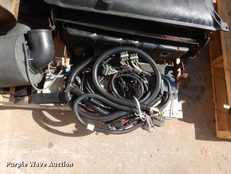 image for item IP9769 John Deere 270  skid steer