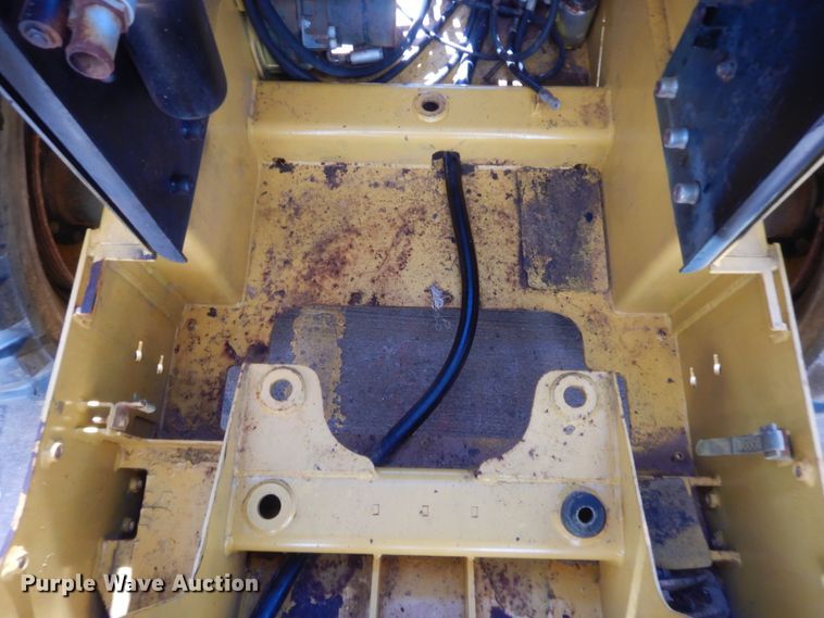 image for item IP9769 John Deere 270  skid steer