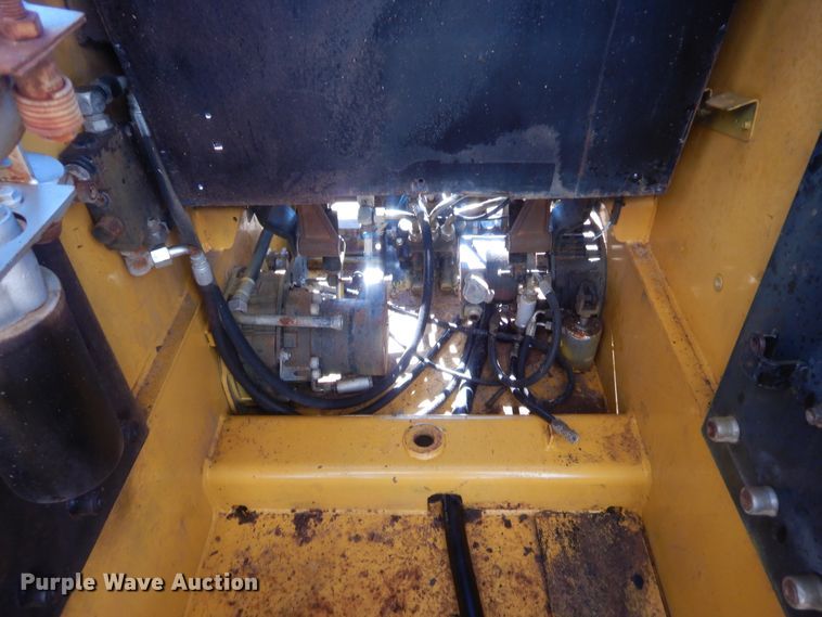image for item IP9769 John Deere 270  skid steer