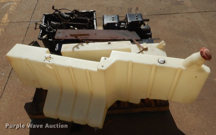 image for item IP9769 John Deere 270  skid steer