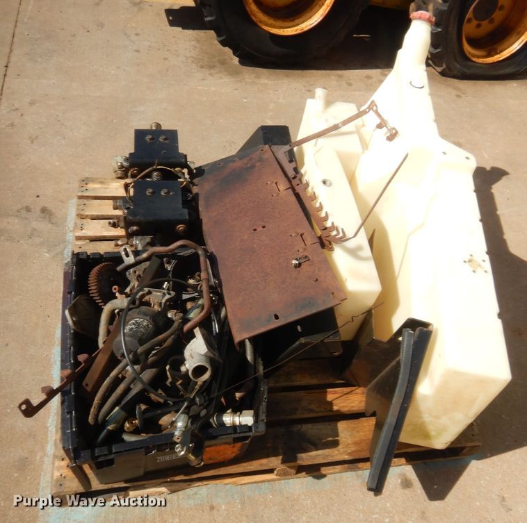 image for item IP9769 John Deere 270  skid steer