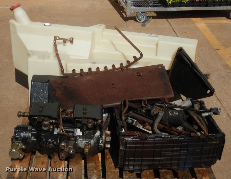 image for item IP9769 John Deere 270  skid steer