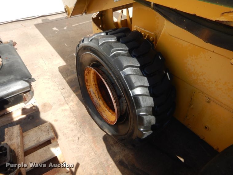 image for item IP9769 John Deere 270  skid steer