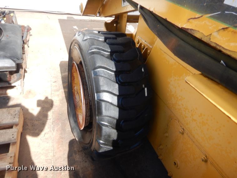 image for item IP9769 John Deere 270  skid steer