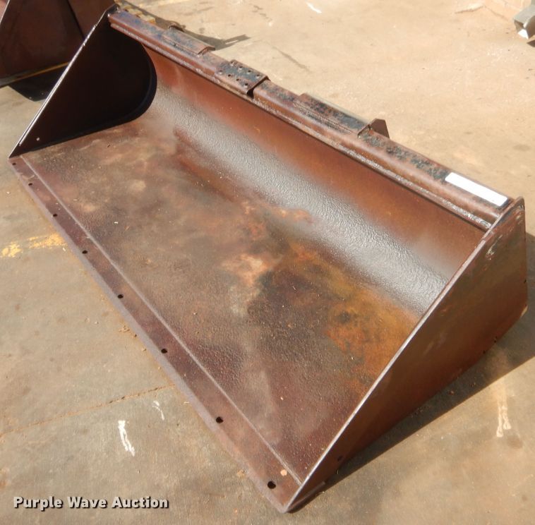image for item IP9770 John Deere 84"W skid steer bucket