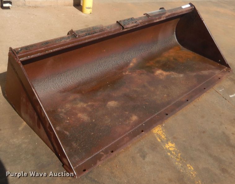 image for item IP9770 John Deere 84"W skid steer bucket