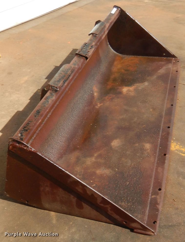 image for item IP9770 John Deere 84"W skid steer bucket