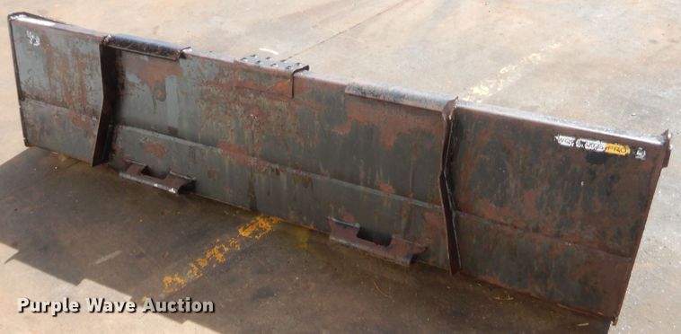 image for item IP9770 John Deere 84"W skid steer bucket