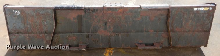 image for item IP9770 John Deere 84"W skid steer bucket