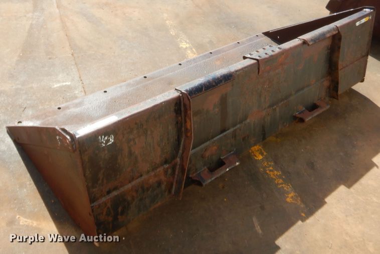 image for item IP9770 John Deere 84"W skid steer bucket
