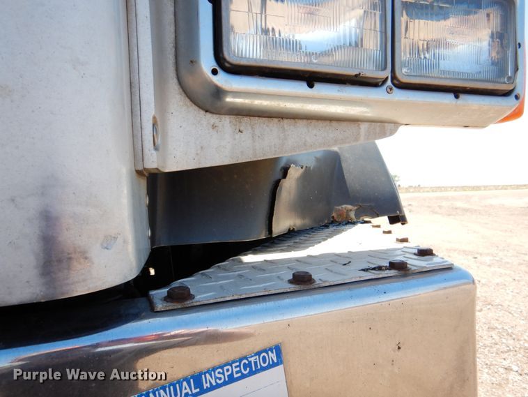 image for item IQ9311 1998 Peterbilt 378  semi truck