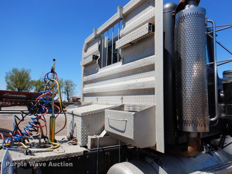 image for item IQ9311 1998 Peterbilt 378  semi truck