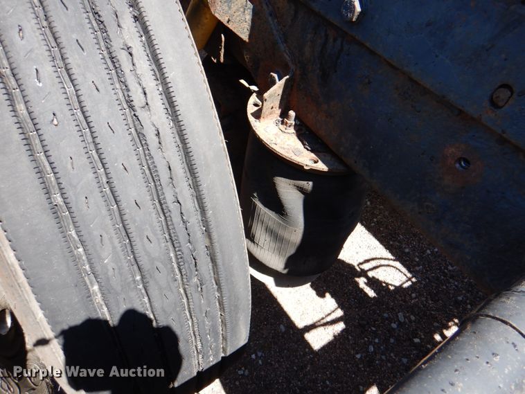 image for item IQ9311 1998 Peterbilt 378  semi truck