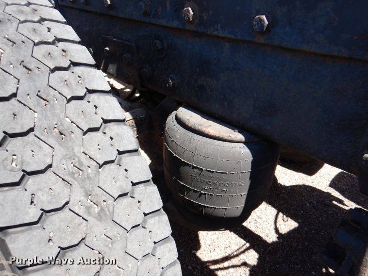 image for item IQ9311 1998 Peterbilt 378  semi truck