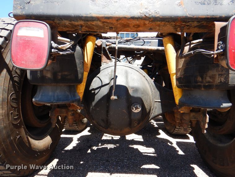 image for item IQ9311 1998 Peterbilt 378  semi truck