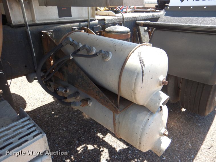 image for item IQ9311 1998 Peterbilt 378  semi truck