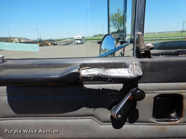 image for item IQ9311 1998 Peterbilt 378  semi truck