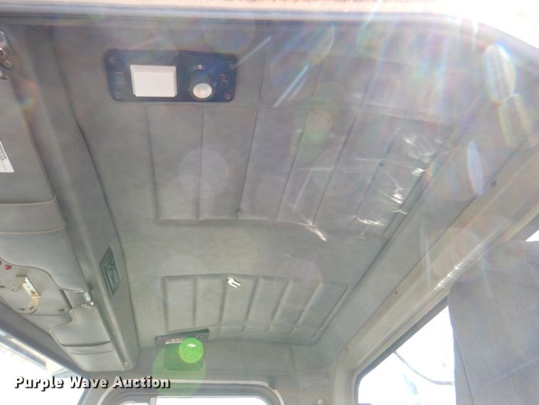 image for item IQ9311 1998 Peterbilt 378  semi truck