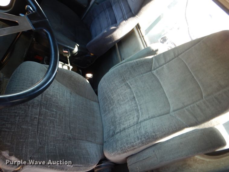 image for item IQ9311 1998 Peterbilt 378  semi truck