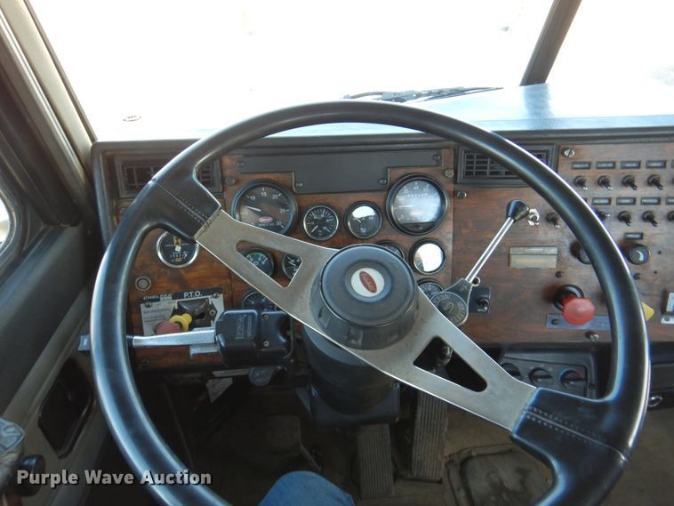 image for item IQ9311 1998 Peterbilt 378  semi truck