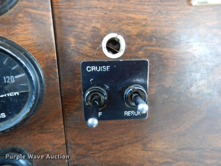 image for item IQ9311 1998 Peterbilt 378  semi truck