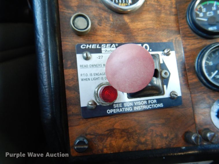 image for item IQ9311 1998 Peterbilt 378  semi truck