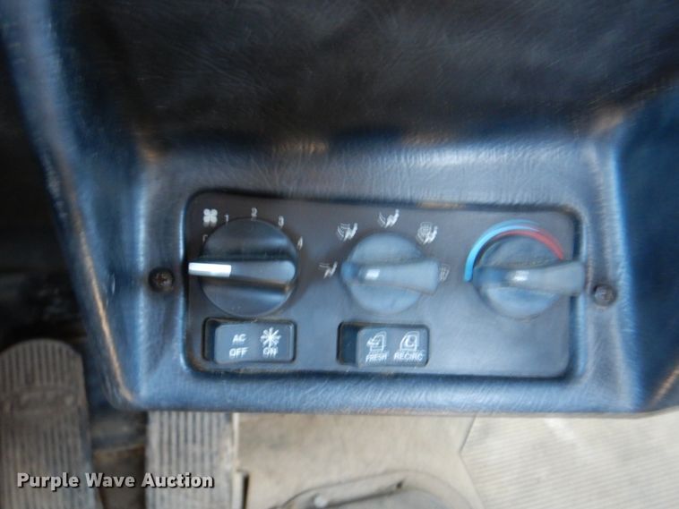 image for item IQ9311 1998 Peterbilt 378  semi truck