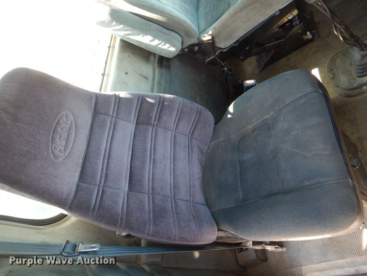 image for item IQ9311 1998 Peterbilt 378  semi truck