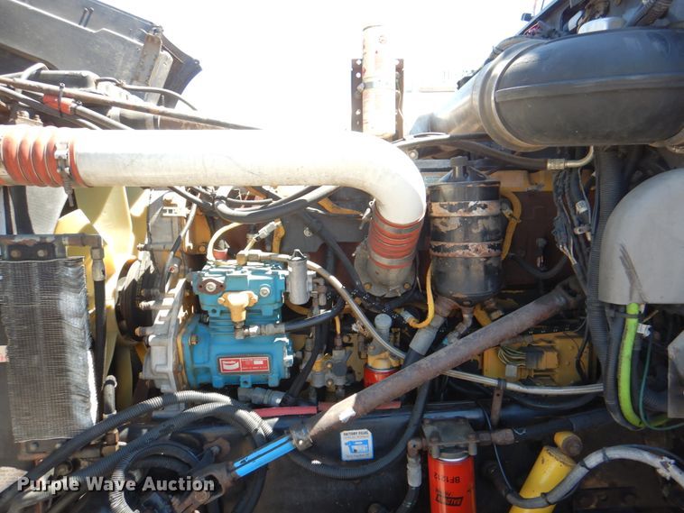 image for item IQ9311 1998 Peterbilt 378  semi truck