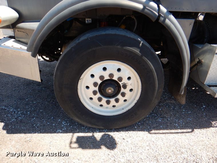 image for item IQ9311 1998 Peterbilt 378  semi truck