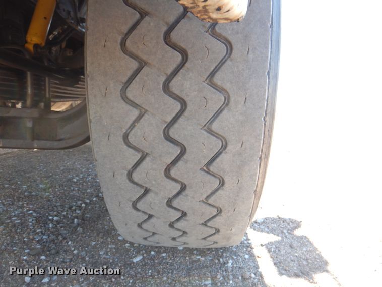 image for item IQ9311 1998 Peterbilt 378  semi truck