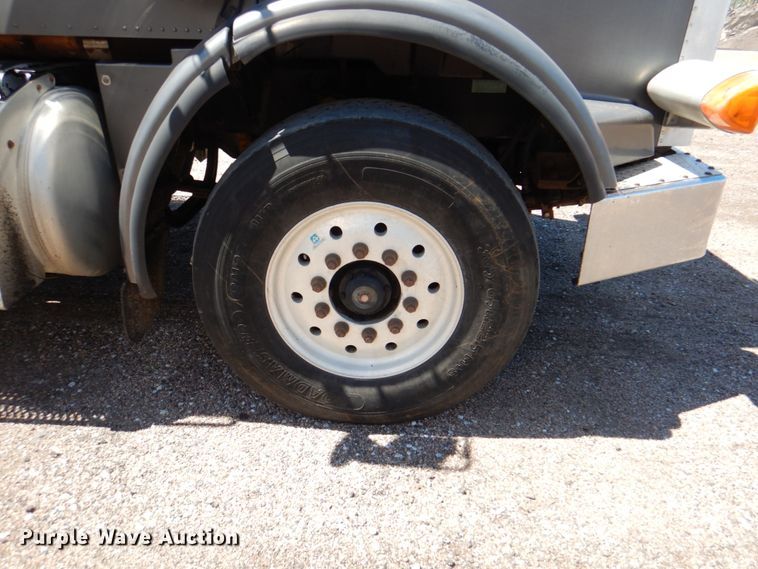 image for item IQ9311 1998 Peterbilt 378  semi truck