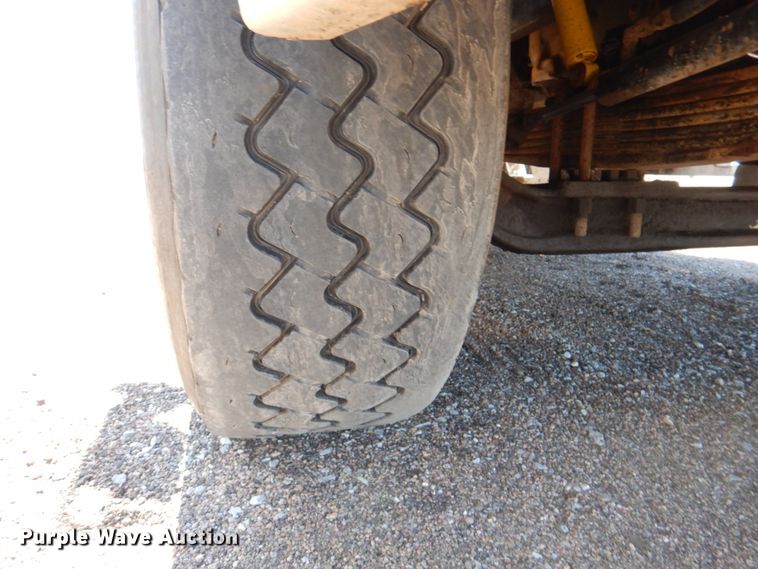 image for item IQ9311 1998 Peterbilt 378  semi truck