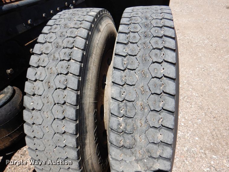 image for item IQ9311 1998 Peterbilt 378  semi truck