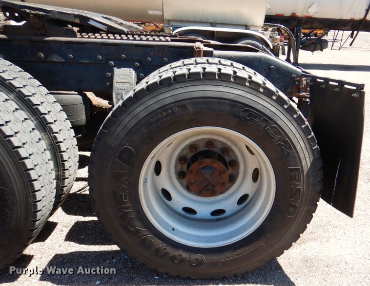 image for item IQ9311 1998 Peterbilt 378  semi truck